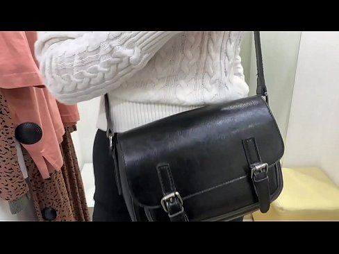 ❤️ Masturbarea în public a tinerei târfe FeralBerry cu un dildo în cabina de probă ☑ at ro.xxxdesichudai.ru ❌
